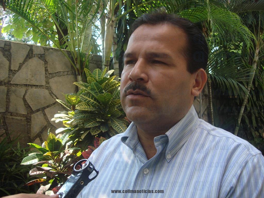 Invitan a los tecomenses al 1er Informe de Gobierno de Tito Vázquez - Colima Noticias - hector-vazquez-montes-alcalde-tecoman