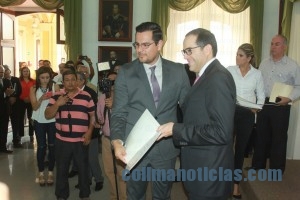 SECRETARIOS RECIBEN TITULARIDAD5
