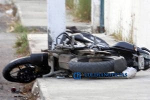 Dos jóvenes disparan contra policías