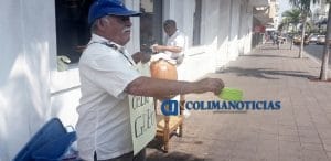 Adultos mayores piden limosna en las calles3
