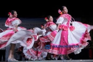 Rector asiste a presentación del Ballet Folklórico en Manzanillo_c