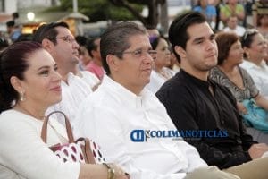 Rector asiste a presentación del Ballet Folklórico en Manzanillo_d