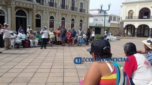 adultos mayores manifestacion 26