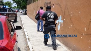 escuela en Tecomán - gente armada4