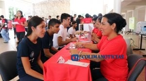 entrega-de-credenciales-a-estudiantes-de-la-udec