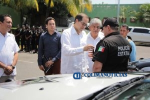 gobernador-entrega-patrullas-a-la-policia