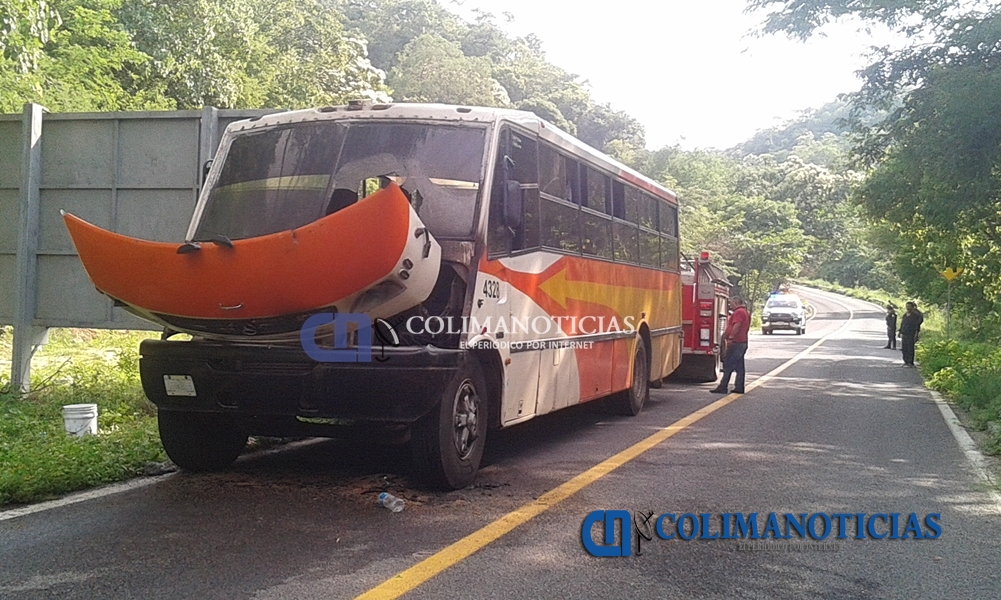 Se incendia camión de pasajeros en la ruta Manzanillo-Minatitlán - colimanoticias
