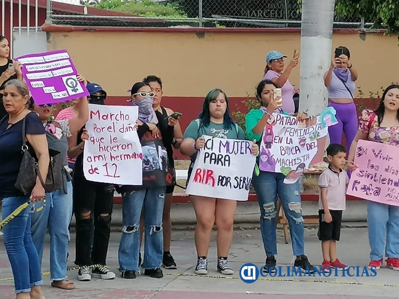 Marchan Colectivos Feministas Para Conmemorar El De Marzo Colima