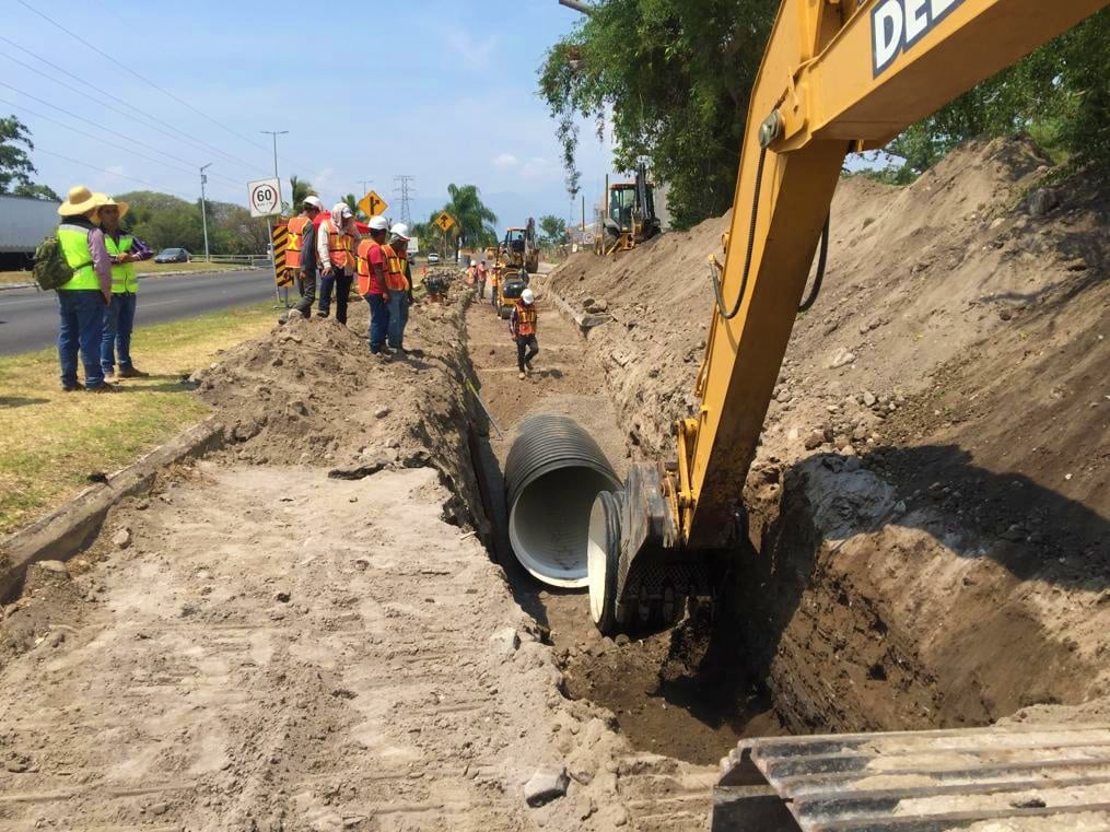 Sanchez Romo Supervisa Avance De La Obra De Construccion Del Colector Pluvial Zentralia Colima Noticias